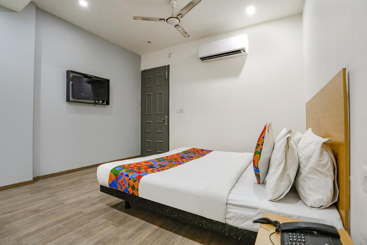 Fabhotel Vat - Meera Bagh 델리 외부 사진