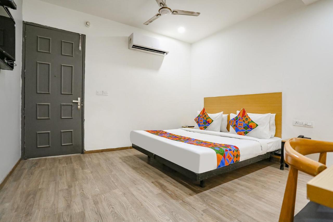 Fabhotel Vat - Meera Bagh 델리 외부 사진